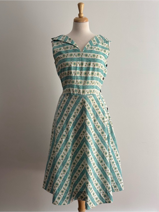 Fruit of the Loom Dresses & Skirts - Vintage 1940s FRUIT of the LOOM Floral & Basket Print House Dress / 38 bust